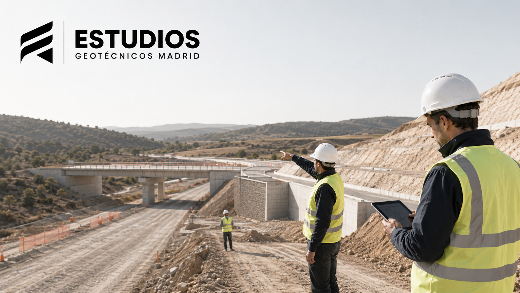 El suelo marca el ritmo de una obra pública antes de que empiece el trazado Una carretera, un puente, una línea ferroviaria o un túnel no se proyectan únicamente sobre planos. Se proyectan sobre un terreno real, con pendientes, capas resistentes, zonas alteradas, posibles filtraciones, rellenos, desmontes, terraplenes y comportamientos que pueden cambiar de forma notable en pocos metros. Por eso, un estudio geotécnico para obras públicas en Segovia es una herramienta imprescindible para diseñar con seguridad, anticipar condicionantes y reducir incertidumbres desde las primeras fases del proyecto. En actuaciones de ingeniería civil, el terreno no es un elemento secundario: condiciona el trazado, la cimentación, la estabilidad, los movimientos de tierras y la durabilidad de la infraestructura.